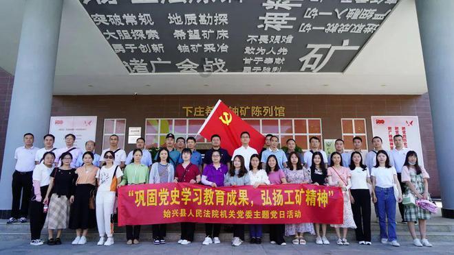 “我要等爸爸回来再哭”火上热搜，视频中的小女孩为何深受大众的喜爱？
